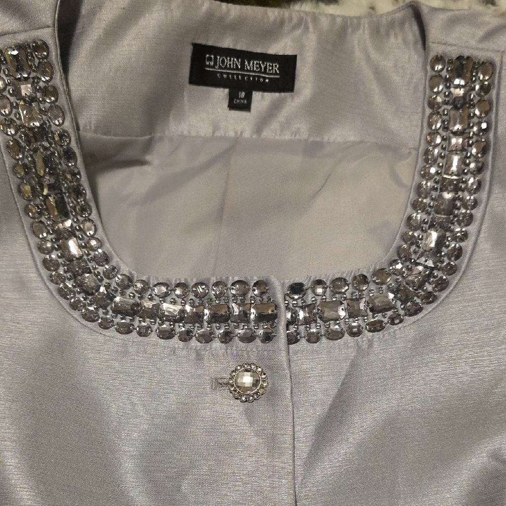 Le Suit Metallic Gray Women's Skirt Set - Picture 3 of 15
